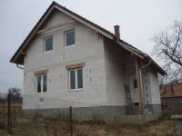rozestavěný rodinný dům s pozemky v obci Vinec, okres Mladá Boleslav